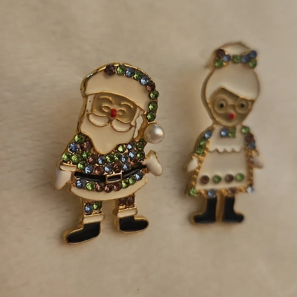 Vintage 1980s Festive Christmas Santa and Mrs. Claus Post Earrings